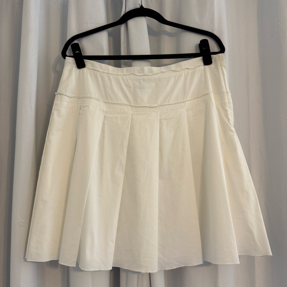 BCBG Max Azria Pleated Skater Skirt Lined Women’s Size 12 White